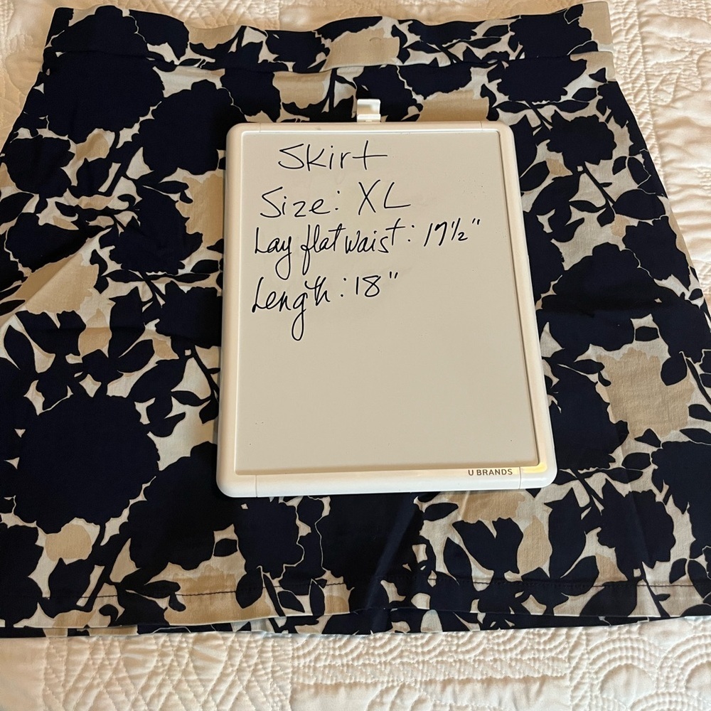 Rafaella Dark Blue and Cream Patterned Skirt Lined w/Shorts - Picture 5 of 5